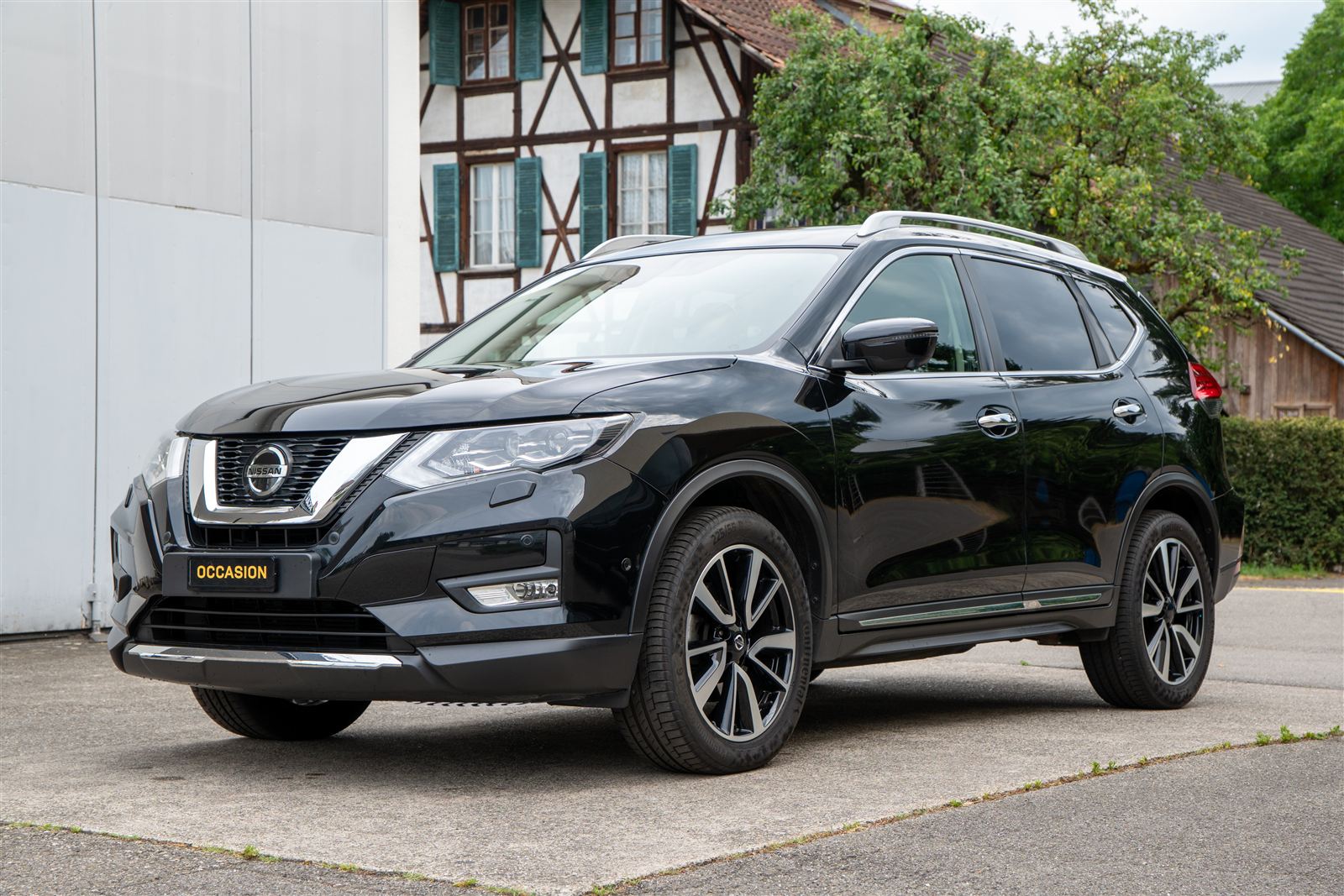 Nissan X-Trail 1.7 dCi tekna 4x4 in Schwarz
